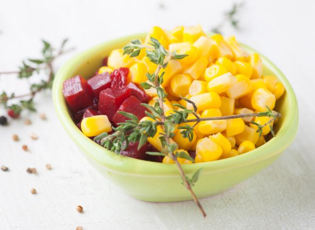 سلطة الشمندر والذرة