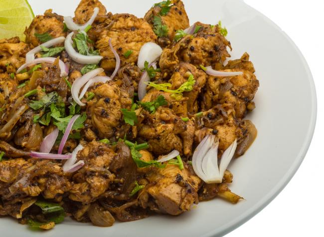 الدجاج والبصل على الطريقة الهندية