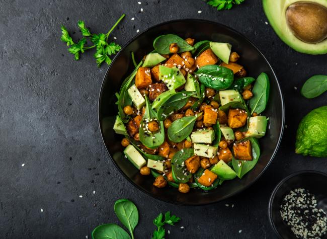 سلطة البطاطا الحلوة المسلوقة