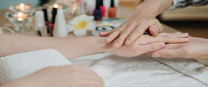 العناية بالأظافر