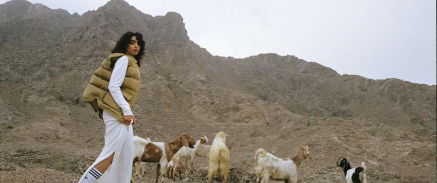 المصممة السعودية أروى البناوي تكشف عن مشروع أديداس الجديد في مدينة العلا 