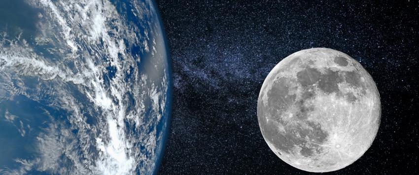 الارض والقمر
