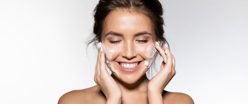 عادات مضرة بالبشرة