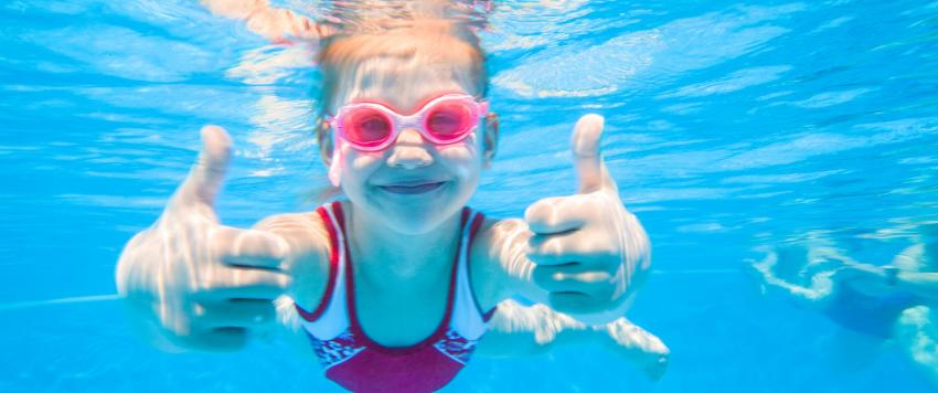 يجب على الأطفال دائمًا ارتداء سترات النجاة