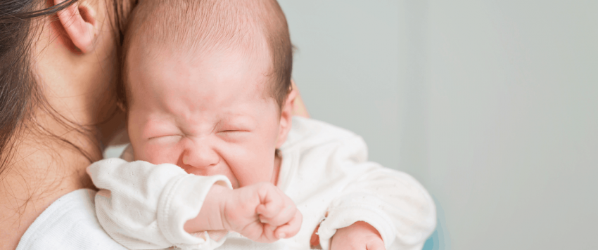 هل يعانى طفلك من مشكلة في المعدة؟.. إليكِ 6 طرق لتخفيف آلمه