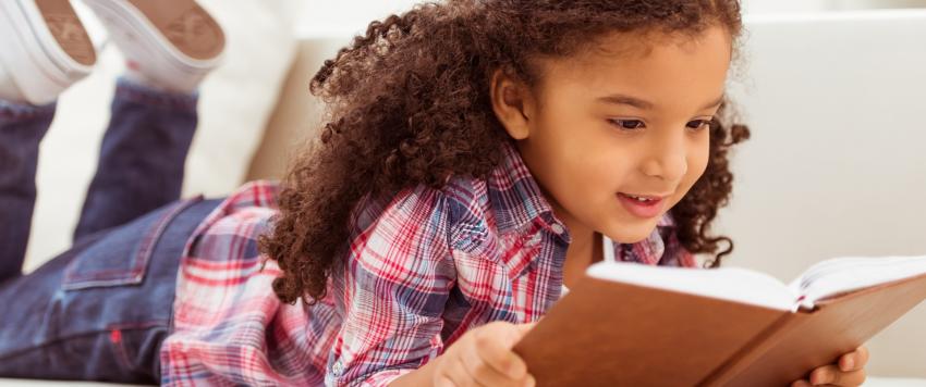  شراء مجموعة قصص مسموعة ذات رسوم ملونة، أو يمكن مشاهدتها على اليوتيوب