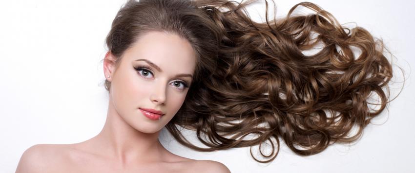 لتجنب التجعد.. إليكِ كيفية تجفيف الشعر بالطريقة الصحيحة