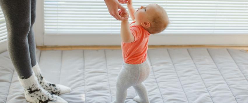 بداية المشي للأطفال