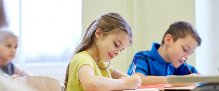 خبر معلم طفلك أنك إلى جانبه.