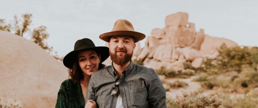 9 أفكار لجلسات تصوير مميزة في عيد الحب.. سطح المنزل أجملها