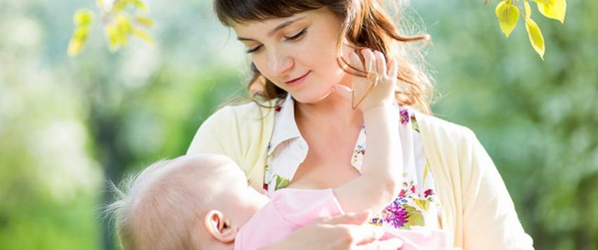 فوائد السباحة للأم المرضعة