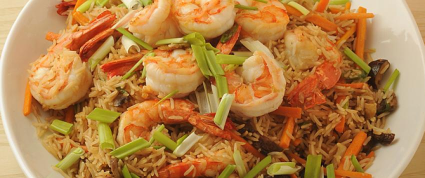 الأرز الصيني بالخضار والجمبري