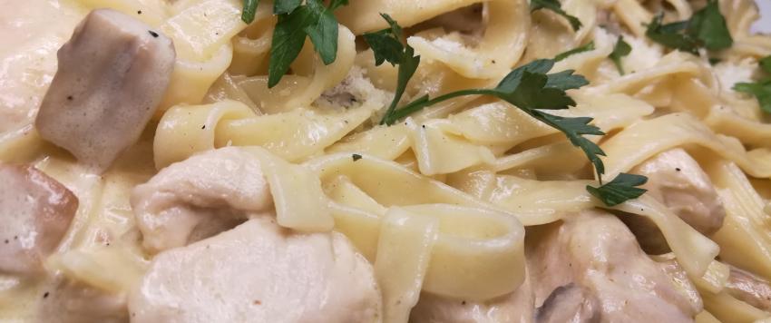 فيتوتشيني بالفطر من المطبخ الإيطالي