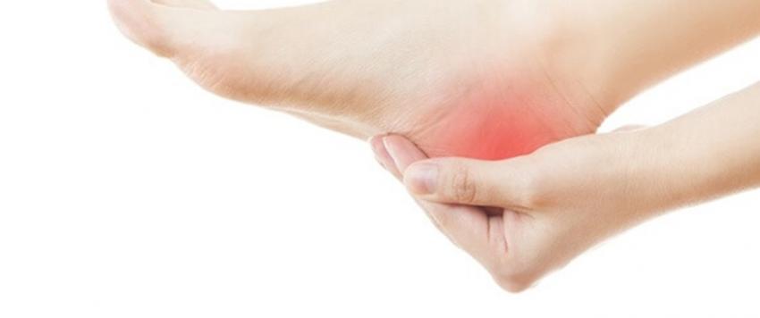 تشققات الكعبين