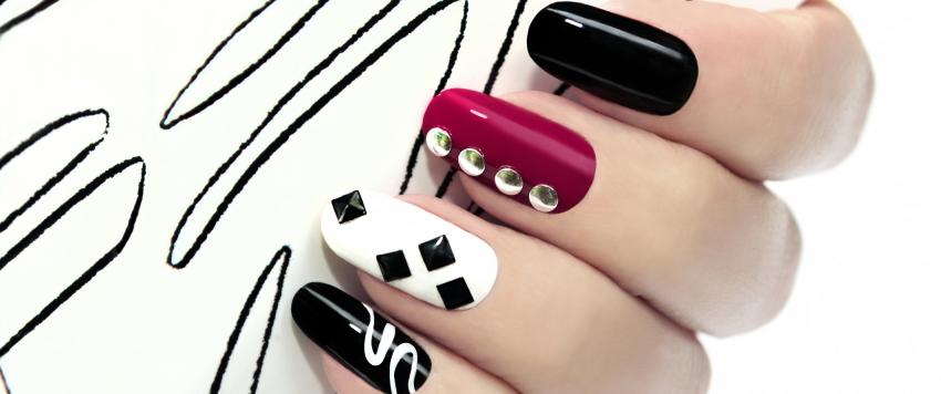 ٧ ألوان طلاء أظافر جذابة لربيع ٢٠٢١