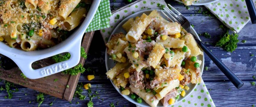 مكرونة بالبشاميل والتونة