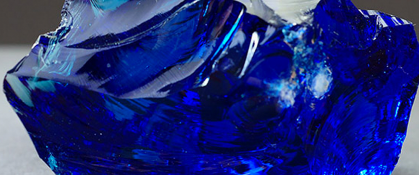 4 أسباب مذهلة لارتداء الياقوت الأزرق.. تعرفي عليها