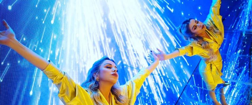 أناقة رزان مغربي بكلمتين "غريب وعصري"!