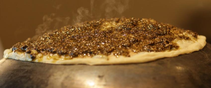 مناقيش الزعتر على الصاج