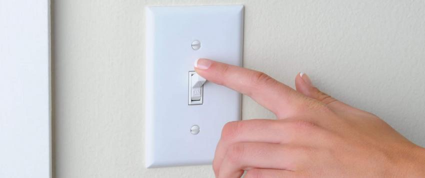 عادات منزلية خاطئة يجب الانتباه لها حتى لا تكون قيمة فاتورة الكهرباء مرتفعة!