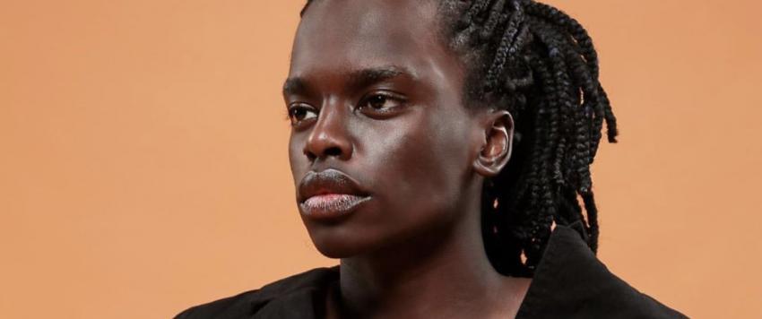  يثير عارض الأزياء السعودي زياد المسفر الجدل بإطلالاته الغريبة وتصريحاته الجريئة