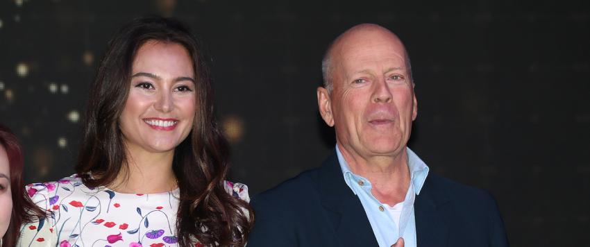 بروس ويليس يحتفل بذكرى زواجه من إيما هيمينغ التي تصغره بـ24 عامًا