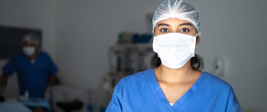 طرد امرأة بإصبع مكسور من المستشفى لرفضها ارتداء القناع الطبي