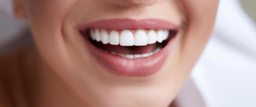 أفضل وأسوأ الأطعمة لصحة الفم والأسنان