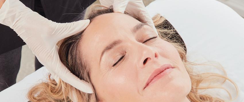 تقنية هيدرافيشل كيراﭬايـﭫ: علاج فريد من ثلاث خطوات لفروة رأس نظيفة وشعر صحي قوي