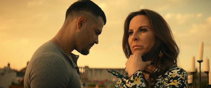 لماذا تنجذب الفتاة للرجل السيء على الدوام.. وصفة اللطف لا تهمها!