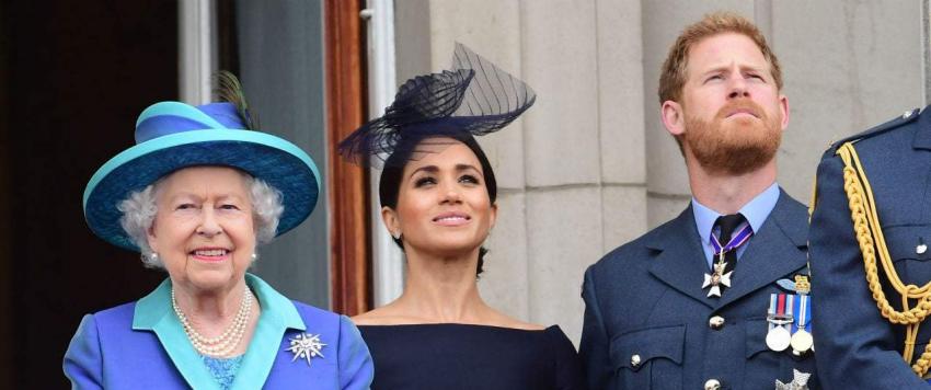الملكة اليزابيث والأمير هاري