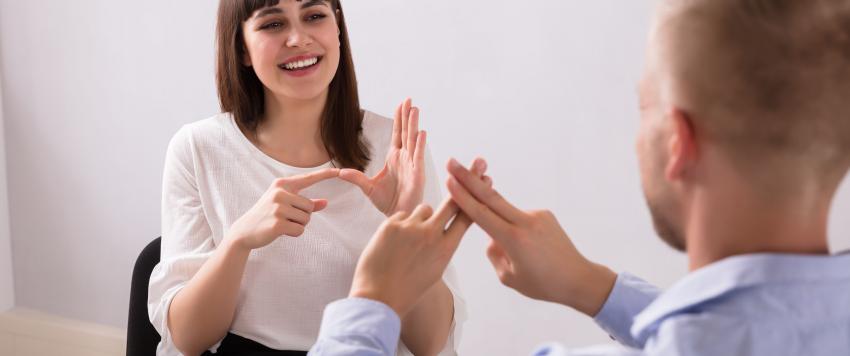 لغة الإشارة