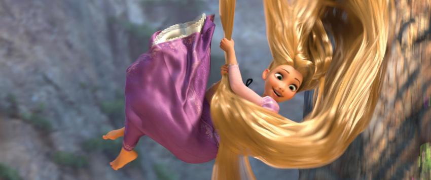 امرأة تمتلك أطول شعر في بريطانيا وتلقب بـ"رابونزيل الحقيقية"