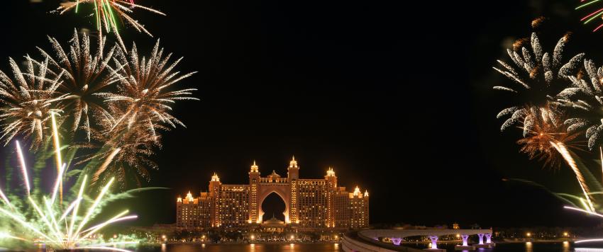 ألعاب نارية في "ذي بوينت" احتفالاً بنجاح الأسبوع الأول من مفاجآت صيف دبي