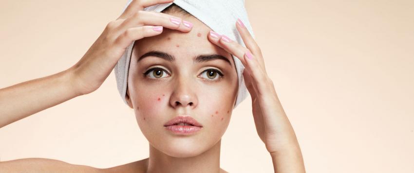 عادات ضارة للعناية بالبشرة طورَناها أثناء الإغلاق