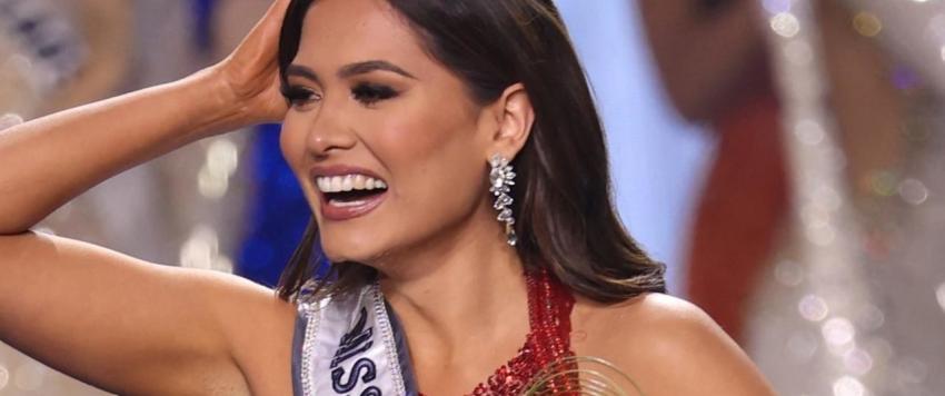 المكسيكية أندريا ميسا ملكة جمال الكون