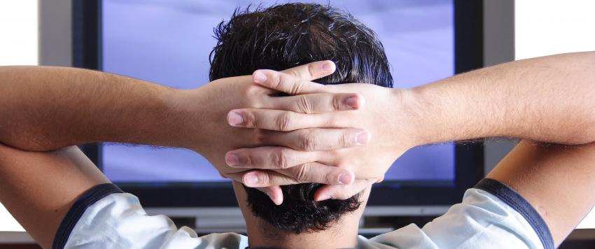 تعرفي على أسباب إدمان زوجك على الأفلام الإباحية .. عقد مادونا والعاهرة إحداها!