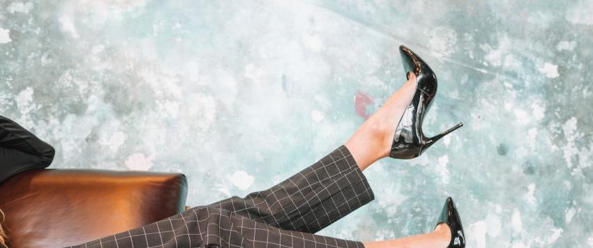 مصممة أردنية تخطف قلب صوفيا فيرغارا بأحذيتها