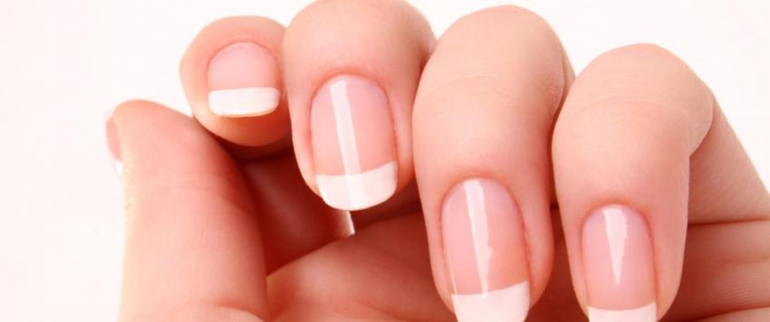 بينها البقع الداكنة على الأظافر.. علامات مفاجئة في الجسم يجب الانتباه إليها