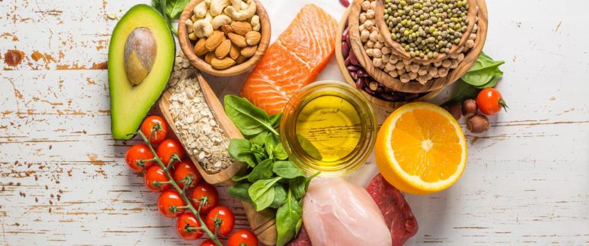 على عكس الاعتقاد الشائع، لا تسبب الشوكولاتة الداكنة زيادة الوزن وليست ضارة،