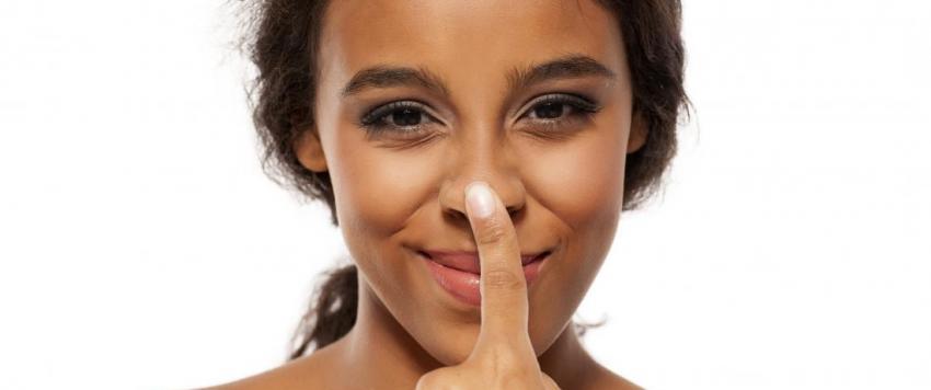 لهذه الأسباب تشعرين ببرودة في أنفك