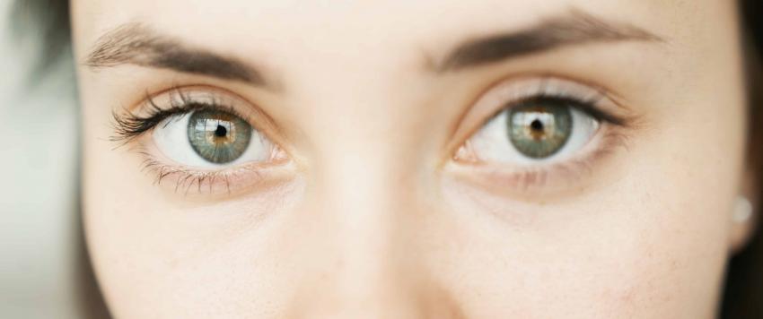 أفضل 10 أطعمة ستساعدك على التخلص من الهالات السوداء