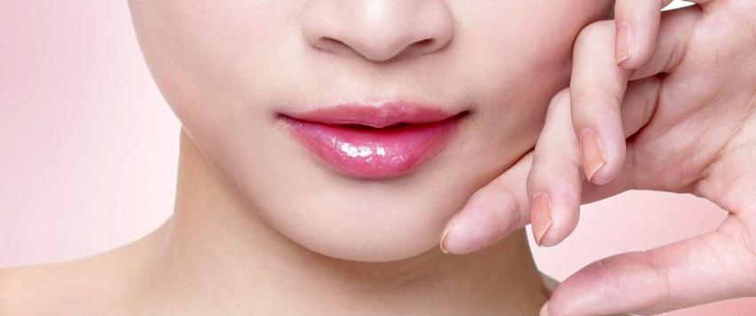 اصنعي لنفسك أحمر شفاه طبيعي من المنزل.. إليكِ الطريقة