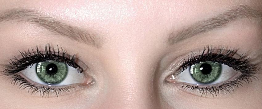  خطوات سهلة وطبيعية تمنحك رموشا طويلة وأكثر كثافة