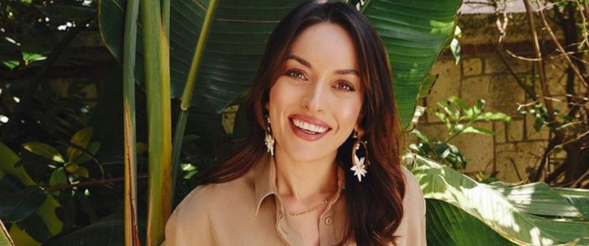 ايزجي مولا Ezgi Mola