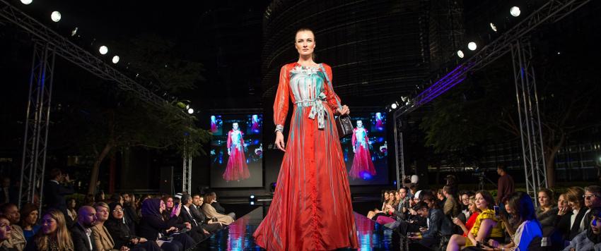 عالم الموضة يزهو مع "فاشن فورود دبي" في إبريل