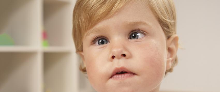 كسل العين للطفل