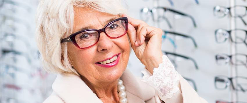 العناية بالعين