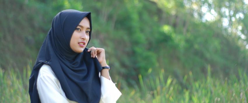 تألقي بأكثر الألوان رواجًا هذا العام.. وبما يناسب حجابك!