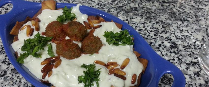 فتة كباب باللبن